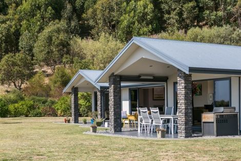Photo of property in 64 Waipuka Road, Waimarama, Havelock North, 4294