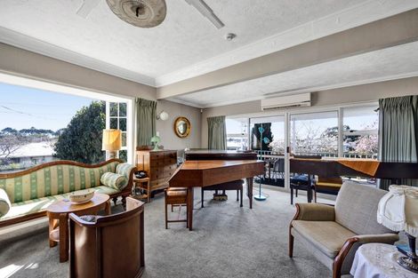 Photo of property in 32 Queens Road, Glen Avon, New Plymouth, 4312