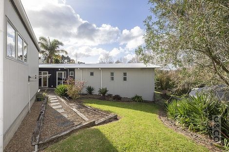 Photo of property in 8 Pineview Lane, Helensville, 0875