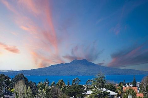 Photo of property in 86 Parr Terrace, Castor Bay, Auckland, 0620