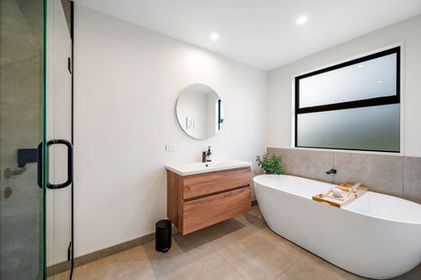 Photo of property in 2 Mcneil Crescent, Wanaka, 9305