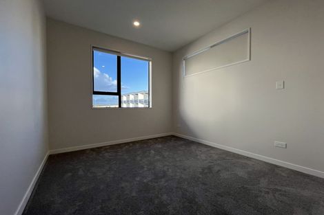 Photo of property in 15 Kuaha Road, Massey, Auckland, 0614