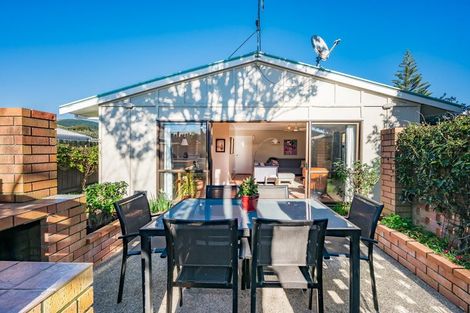 Photo of property in 7 Rodney Grove, Paraparaumu, 5032