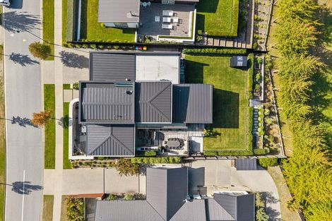 Photo of property in 34 Minaret Ridge, Wanaka, 9305