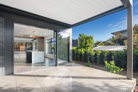 Photo of property in 5 Waipuia Place, Greenhithe, Auckland, 0632