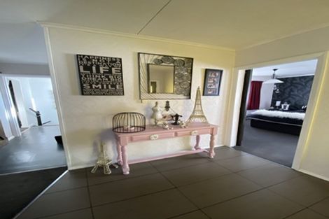 Photo of property in 255 High Street, Eltham, 4322