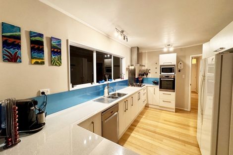 Photo of property in 6 Mosman Place, Chatswood, Auckland, 0626