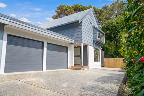 Photo of property in 2/5 Eugen Place, Bayview, Auckland, 0629