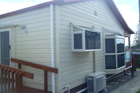 Photo of property in 31 Solar Road, Glen Eden, Auckland, 0602