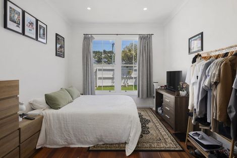 Photo of property in 109 Onepu Road, Lyall Bay, Wellington, 6022