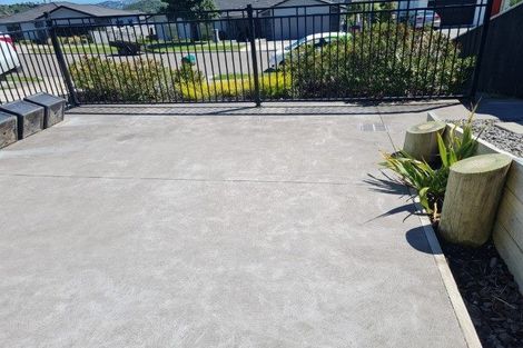 Photo of property in 9 Madeira Close, Whitby, Porirua, 5024