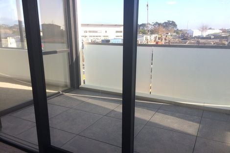 Photo of property in Apollo Apartments, 201/46 Rosedale Road, Rosedale, Auckland, 0632