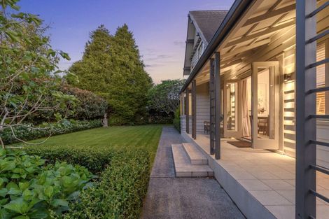 Photo of property in 247 Devonport Road, Tauranga, 3110