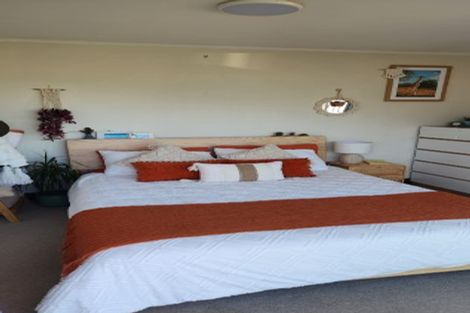 Photo of property in 118 Lyall Parade, Lyall Bay, Wellington, 6022