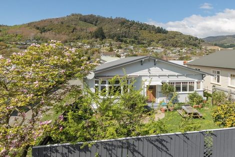 Photo of property in 129 Tipahi Street, Nelson South, Nelson, 7010