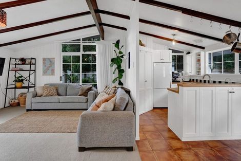 Photo of property in 5 Prudence Place, Oakura, 4314