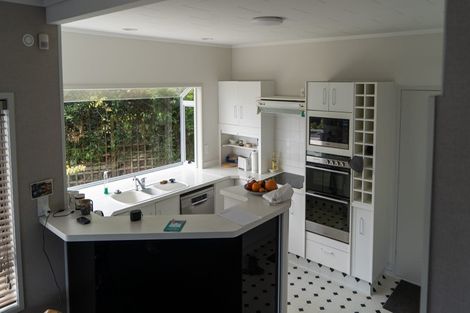 Photo of property in 14 Manahi Avenue, Kawaha Point, Rotorua, 3010