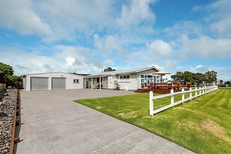 Photo of property in 20 Mace Terrace, Oakura, 4314