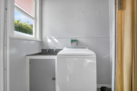 Photo of property in 71 Awanui Street, Merrilands, New Plymouth, 4312