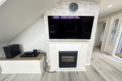 Photo of property in 47a Taikata Road, Te Atatu Peninsula, Auckland, 0610