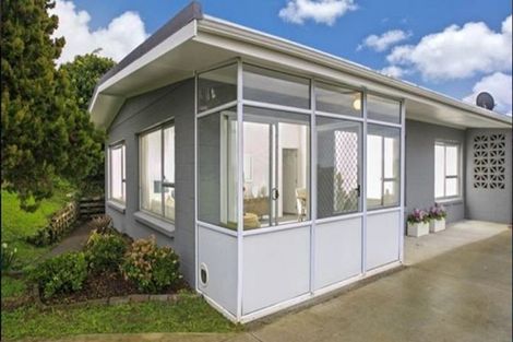 Photo of property in 2 Anne Road, Hillcrest, Auckland, 0627