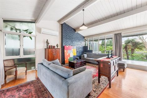 Photo of property in 16 De Val Drive, Titirangi, Auckland, 0604