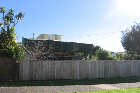 Photo of property in 58 Roberts Road, Te Atatu South, Auckland, 0610