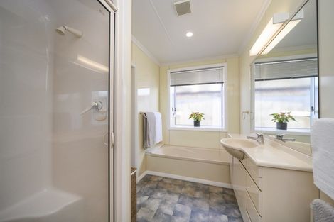 Photo of property in 114 Buick Crescent, Awapuni, Palmerston North, 4412