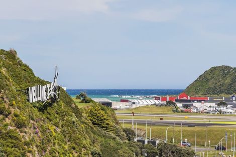 Photo of property in Shelley Bay Terraces, 9/61 Maupuia Road, Maupuia, Wellington, 6022