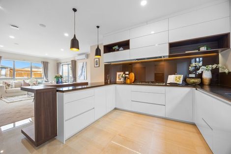 Photo of property in 1 Creggan Crescent, Flat Bush, Auckland, 2019