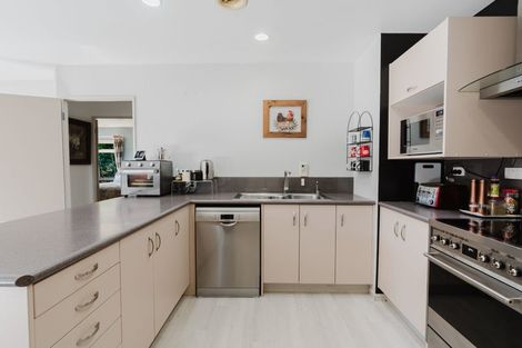 Photo of property in 28 Ranui Street, Dinsdale, Hamilton, 3204