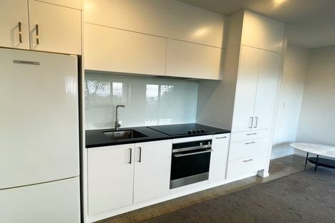Photo of property in 26 City View Terrace, Birkenhead, Auckland, 0626