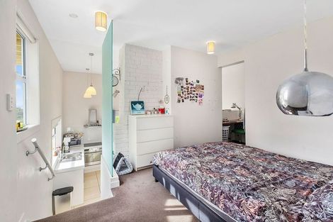 Photo of property in 27 Garden Road, Northland, Wellington, 6012