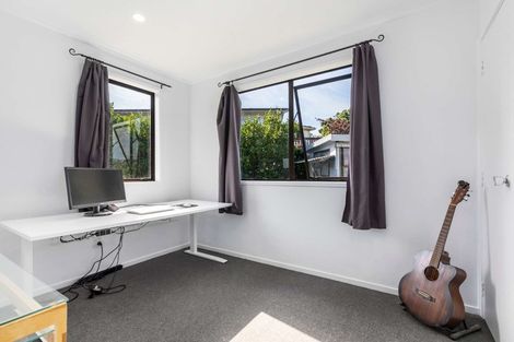 Photo of property in 80 Sunvue Road, Glen Eden, Auckland, 0602
