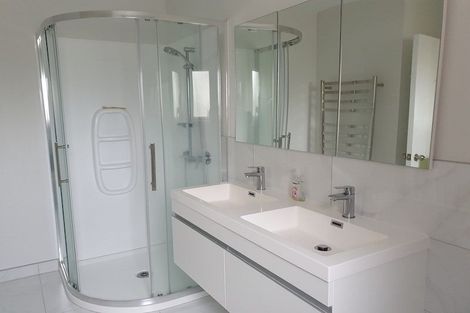 Photo of property in 3/104 East Coast Road, Forrest Hill, Auckland, 0620
