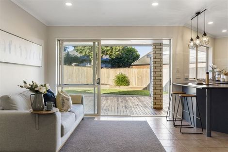 Photo of property in 29 Newbliss Crescent, East Tamaki Heights, Auckland, 2016