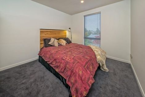 Photo of property in 100 Lake Road, Northcote, Auckland, 0627