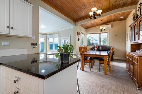 Photo of property in 44 Queen Street, Feilding, 4702