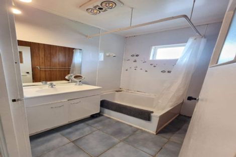 Photo of property in 64 Smythe Road, Henderson, Auckland, 0612