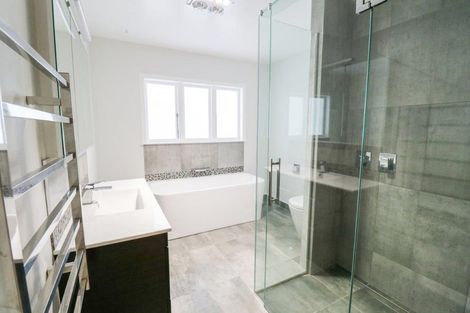 Photo of property in 143 Ruamahanga Crescent, Terrace End, Palmerston North, 4410