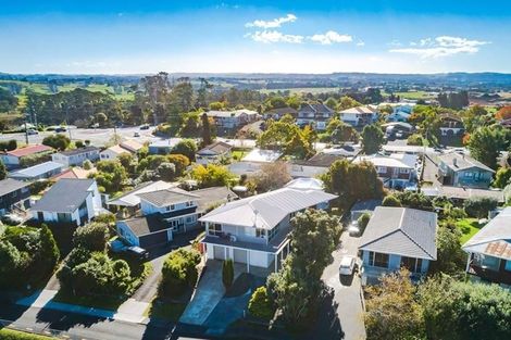 Photo of property in 17 Cyclarama Crescent, Massey, Auckland, 0614