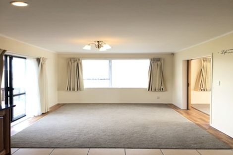 Photo of property in 14 Gwenand Place, Botany Downs, Auckland, 2010