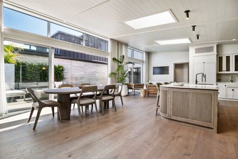 Photo of property in 10a Sunbrae Grove, Mount Maunganui, 3116