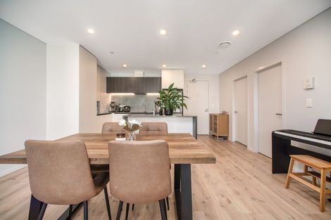Photo of property in 1/37 Woodlands Crescent, Browns Bay, Auckland, 0630