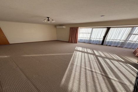 Photo of property in 2/2a Thorrington Road, Cashmere, Christchurch, 8022