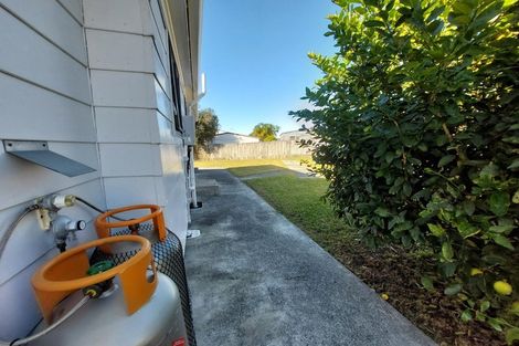 Photo of property in 30 Granville Drive, Massey, Auckland, 0614