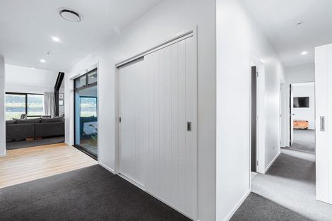Photo of property in 2 Vickers Way, Acacia Bay, Taupo, 3385