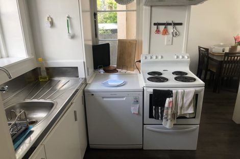 Photo of property in 2/18 Reid Road, New Lynn, Auckland, 0600