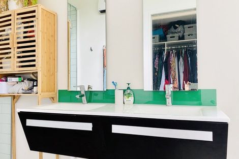 Photo of property in 20c Konini Road, Titirangi, Auckland, 0604