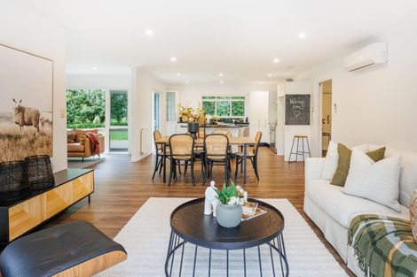 Photo of property in 35 Oram Drive, Turitea, Palmerston North, 4472